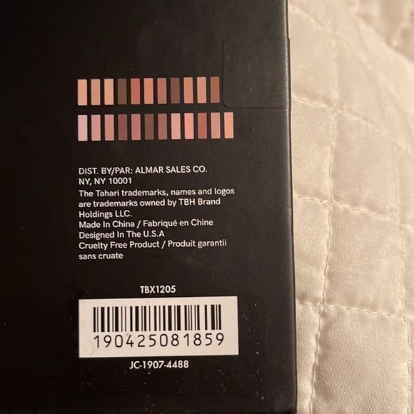Never used- NEW “TAHARI BEAUTY” Au Naturale eyeshadow collection. - Picture 5 of 8